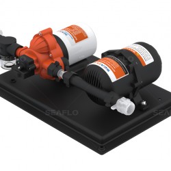 משאבת לחץ מים חשמלית משאבת דיאפרגמה 3 תאים כולל מיכל לחץ מים מובנה 12V 11.3 ליטר/דקה לחץ אוויר 45psi דגם WSK1-030-045-002 תוצרת SEAFLO