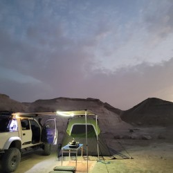 סככת צל צידית אורך 1.4 מטר נפתחת עד 2 מטר שלדה אלומיניום מתאים לרכב  או קרוואן תוצרת רדרוק RedRock