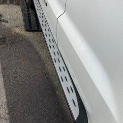 מדרכות צד לרכב ג'יפ גרנד שירוקי 2011-2021 דגם נקודות מפואר תושבות מקוריות לרכב