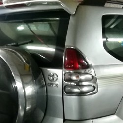 ספויילר אחורי לרכב טיוטה לנדקרוזר ספוילר עליון עם תאורה טיוטה לנדקרוזרFJ120 מ2003-2010  -צבע כסף 