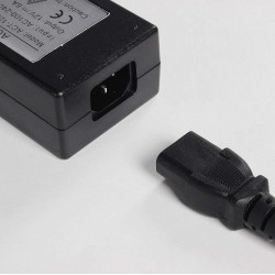 שנאי מתח AC/DC למקרר לרכב 220V דגם  ALPINE  שנאי מתח AC/DC למקרר לרכב 220V דגם  ALPINE