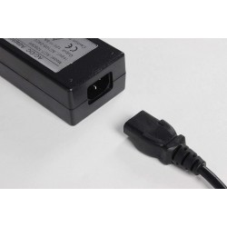 שנאי מתח AC/DC למקרר לרכב 220V דגם  ALPINE 