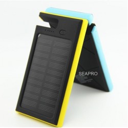 מטען סוללת גיבוי טעינה באמצעות אנרגיה סולארית 8000mAh עם כניסת USB כולל פנס מתאים לטעינת טלפון נייד, אייפד, מכשיר GPS מצלמות ועוד