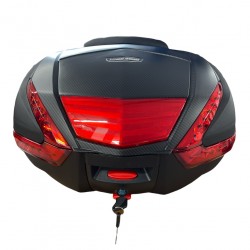 ארגז לאופנוע 52 ליטר ABS/PP כולל כיסוי קרבון כולל משענת גב מתאים גם לקטנוע או אופניים דגם E68  W L H צבע שחור 