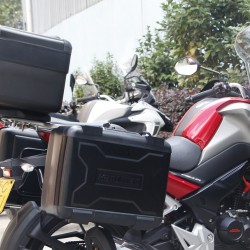 ארגז לאופנוע מתכוונן 28/38 ליטר ארגז עליון עם אפשרות להגבהה כולל משענת גב מתאים גם לקטנוע דגם E69X  W L H 