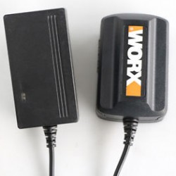 מטען20V  איטי לכלי עבודה חשמליים תוצרת WORX   דגם   WA3760