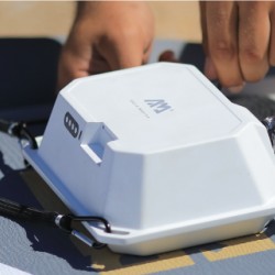 מנוע סילון חשמלי נטען לסאפ או קיאק דגם בלו דרייב סוללת ליתיום במארז אטום למים כולל ליש אבטחה ושלט רחוק מנוע סילון 360° דגם PF-240S תוצרת אקווה מרינה Aqua Marina 